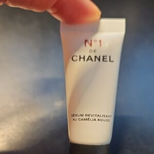 NWOT - Chanel N°1 Revitalizing Serum - 0.17 fl. oz.